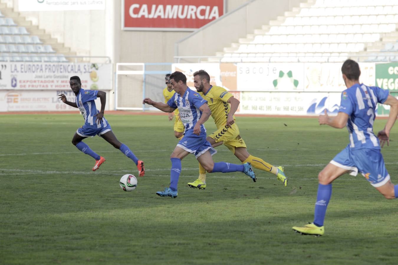 Las mejores imágenes del choque entre La Hoya y el Cádiz