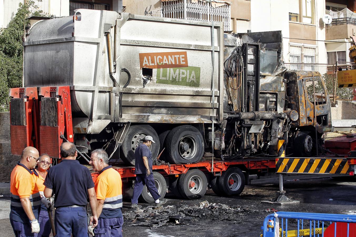 Incendio de un camión de recogida de basuras en Juan XXIII