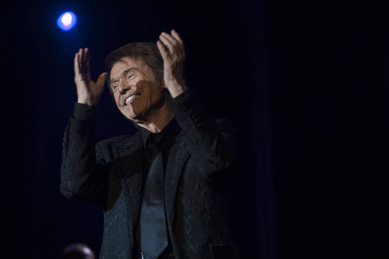 Raphael suena a orquesta