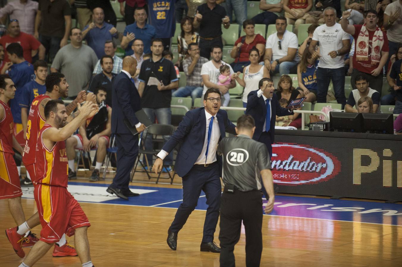 Los árbitros deciden el triunfo a favor de Unicaja (58-60)