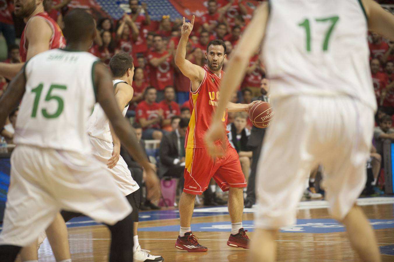 Los árbitros deciden el triunfo a favor de Unicaja (58-60)