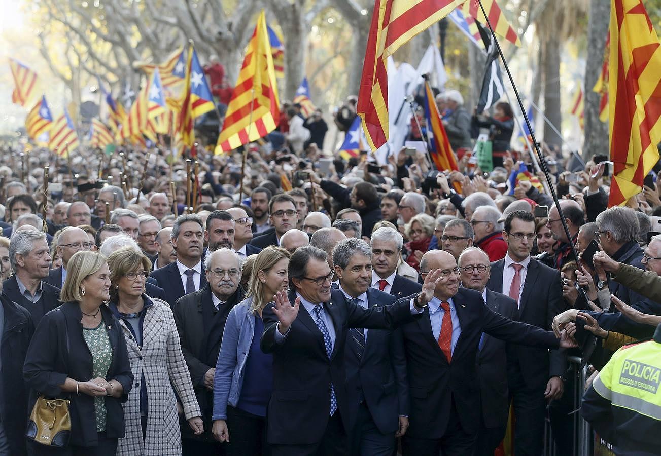 Más, arropado ante su declaración por el 9-N