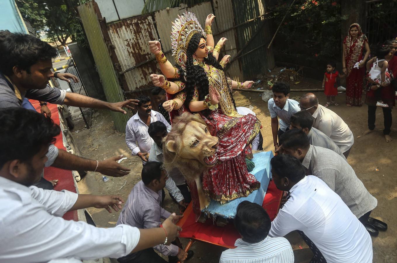 Ritmo y color en honor de Durga