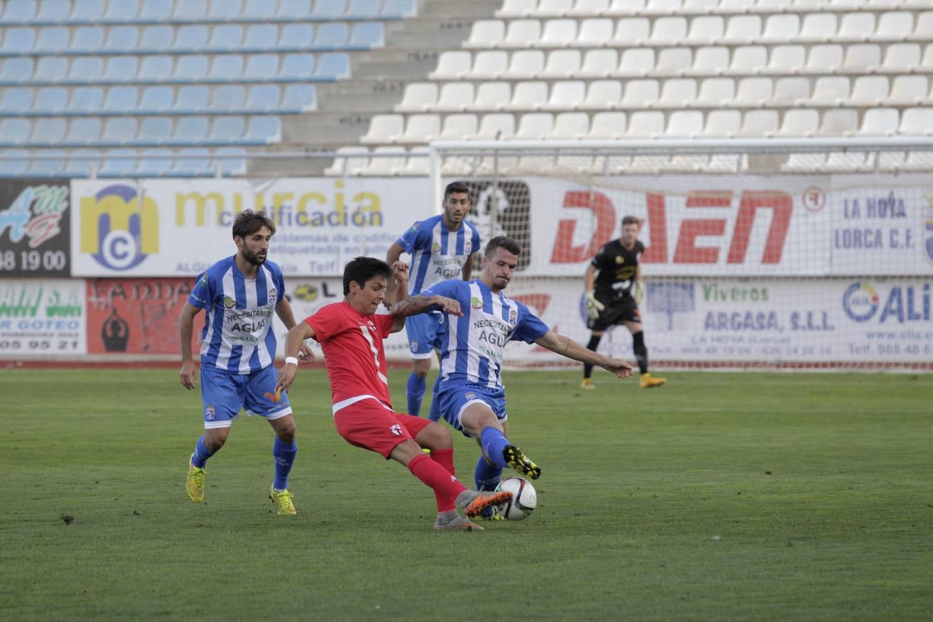 El fútbol no fue justo con La Hoya (0-0)