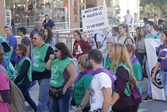 Cerca de 200 personas se manifiestan por las calles de la ciudad