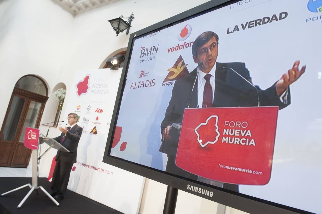 El presidente de Vodafone España, Francisco Román, en el Foro Nueva Murcia