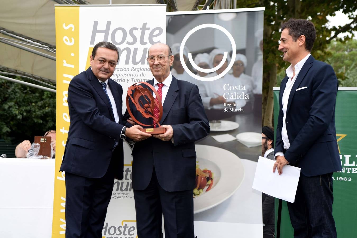 Hostemur entrega sus premios