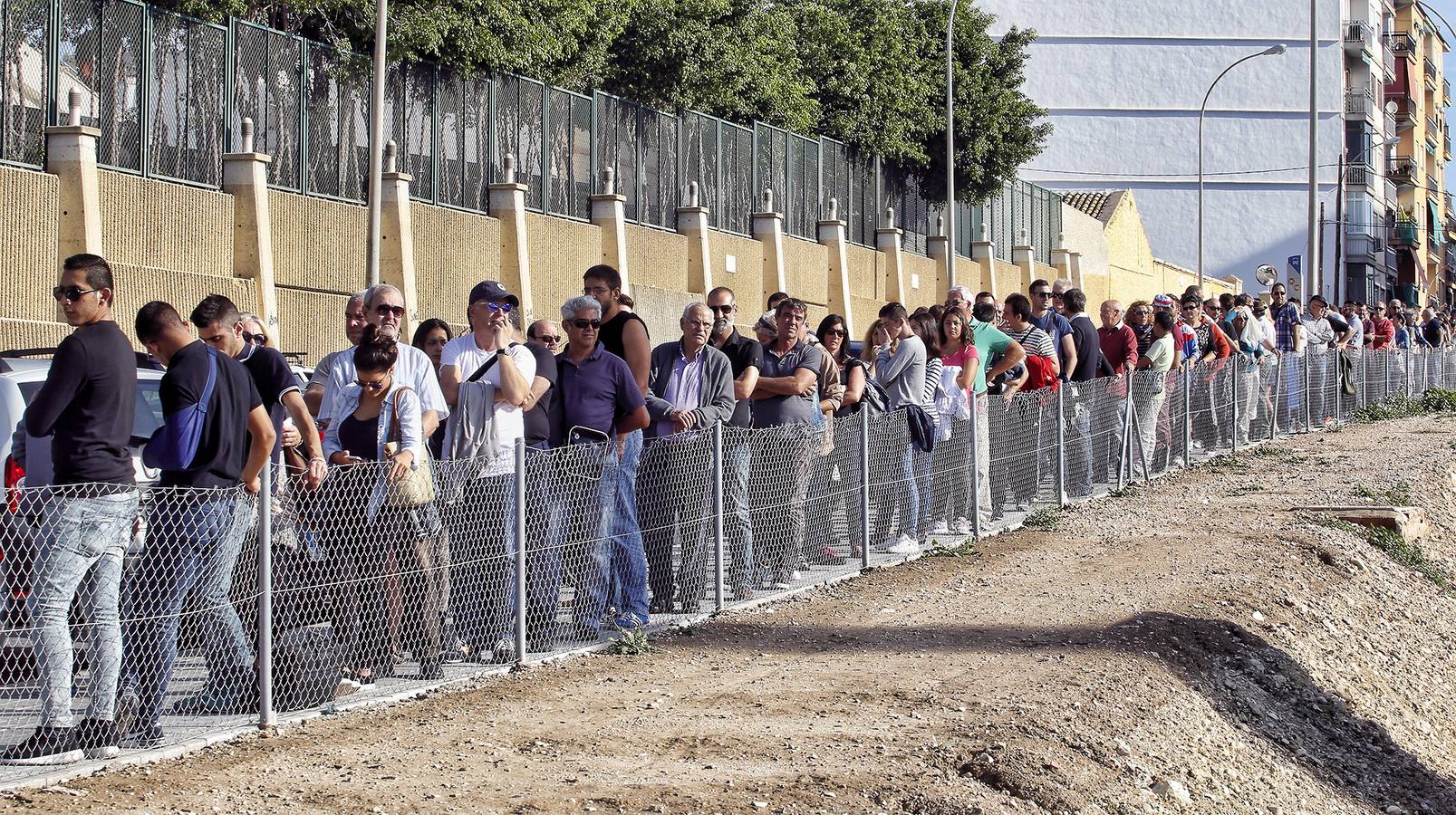 Larga colas para comprar las entradas del amistoso España-Inglaterra