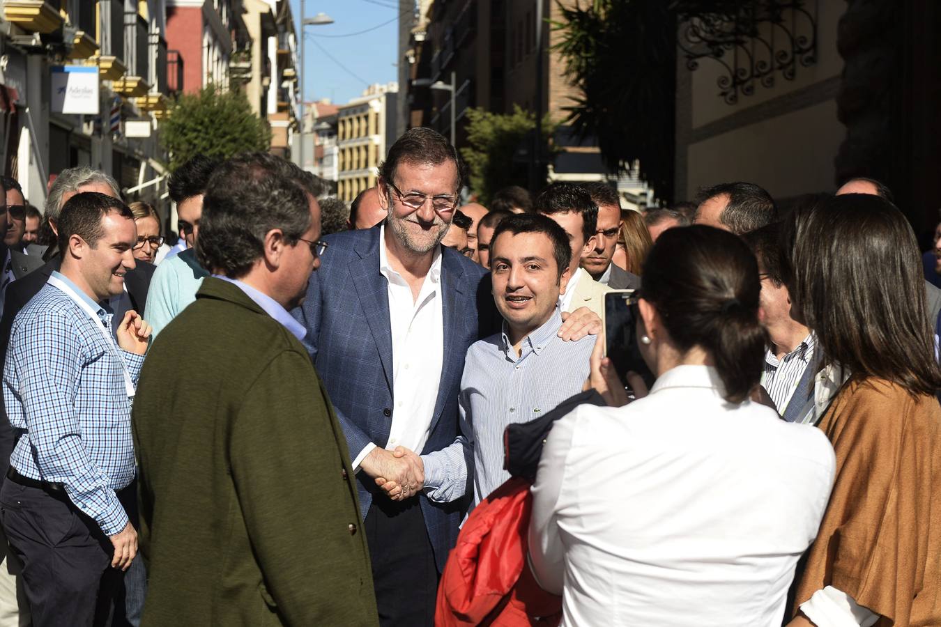 Rajoy se da un baño de masas en Lorca