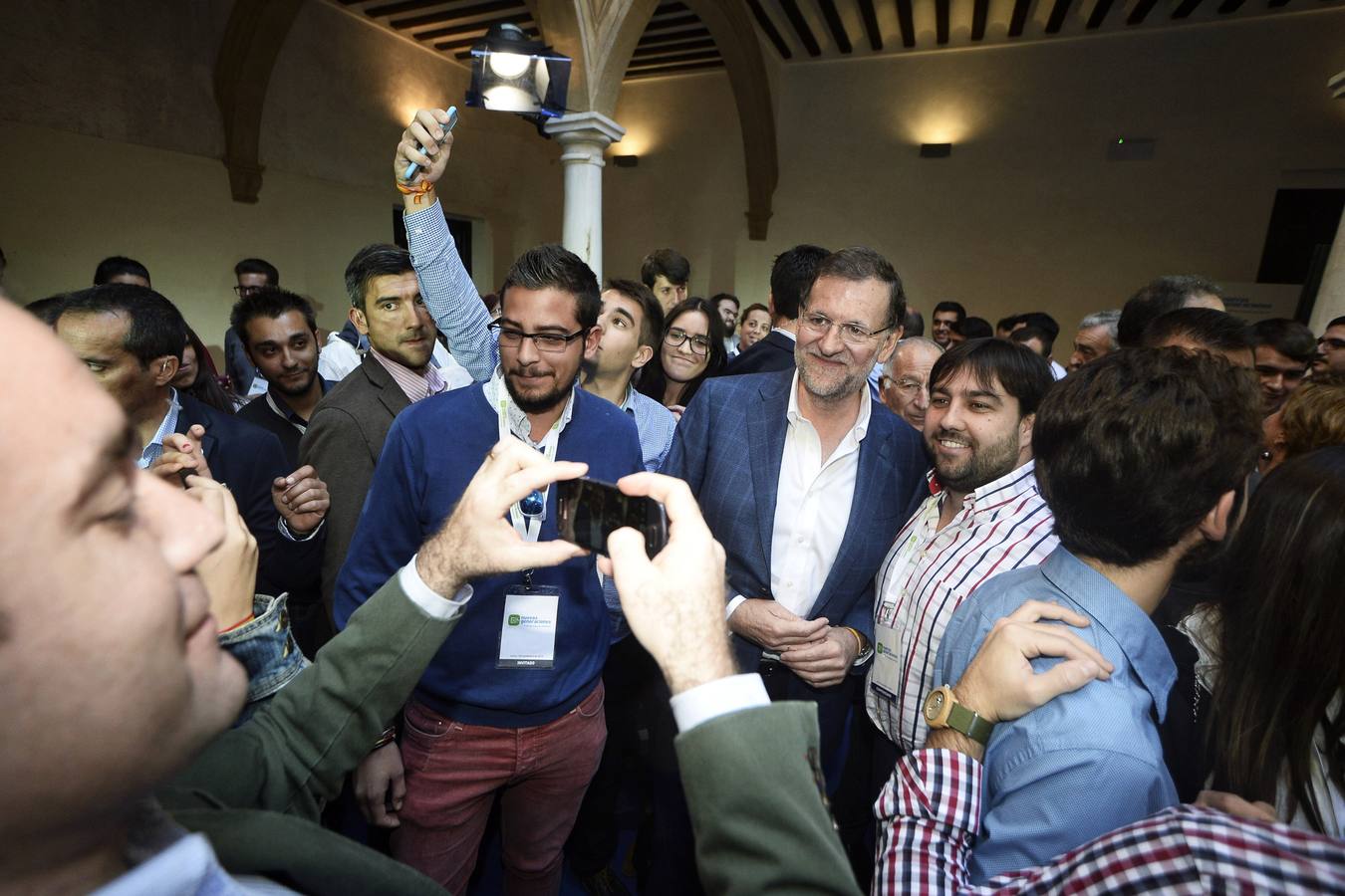 Rajoy se da un baño de masas en Lorca