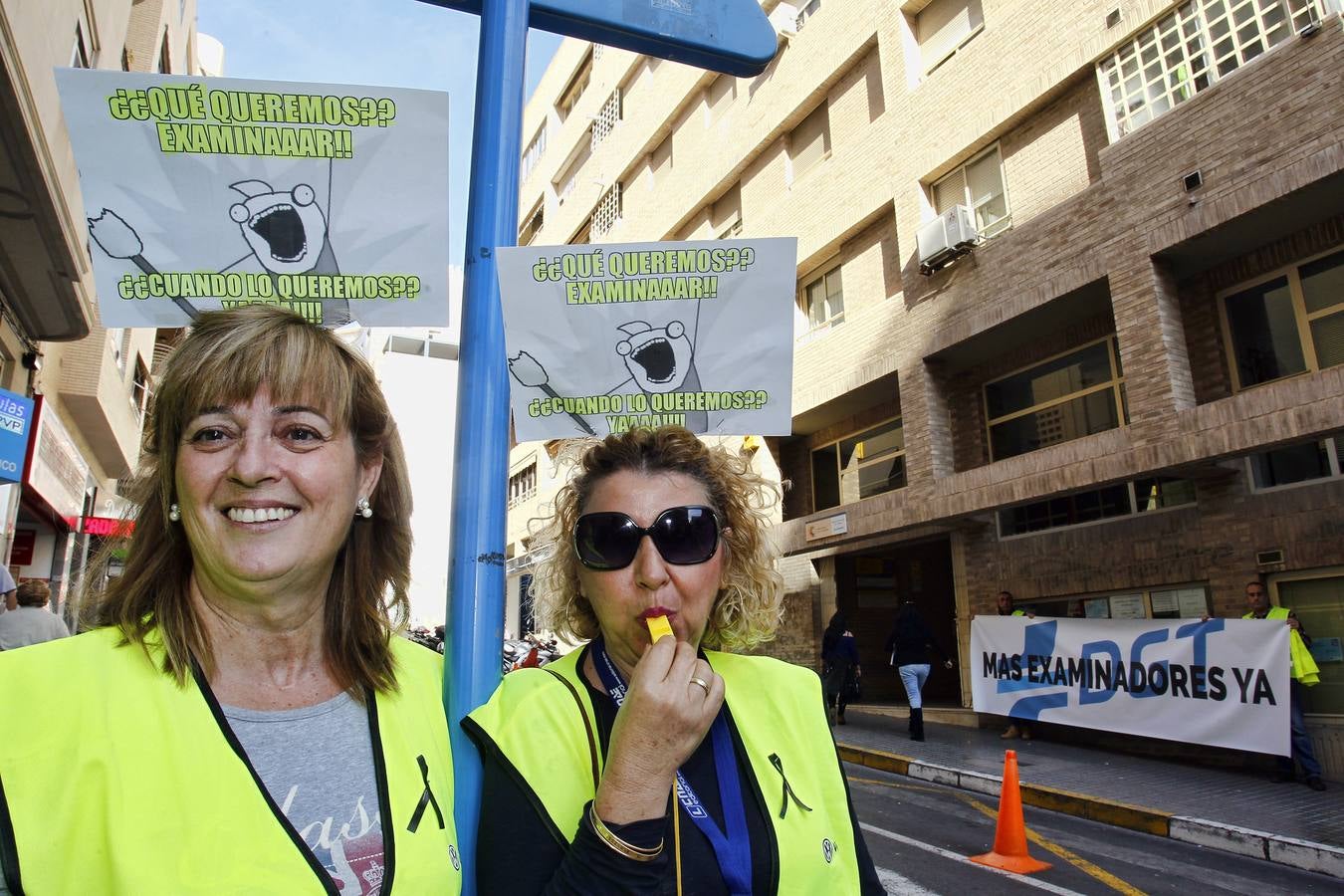 Sentada de los examinadores ante tráfico