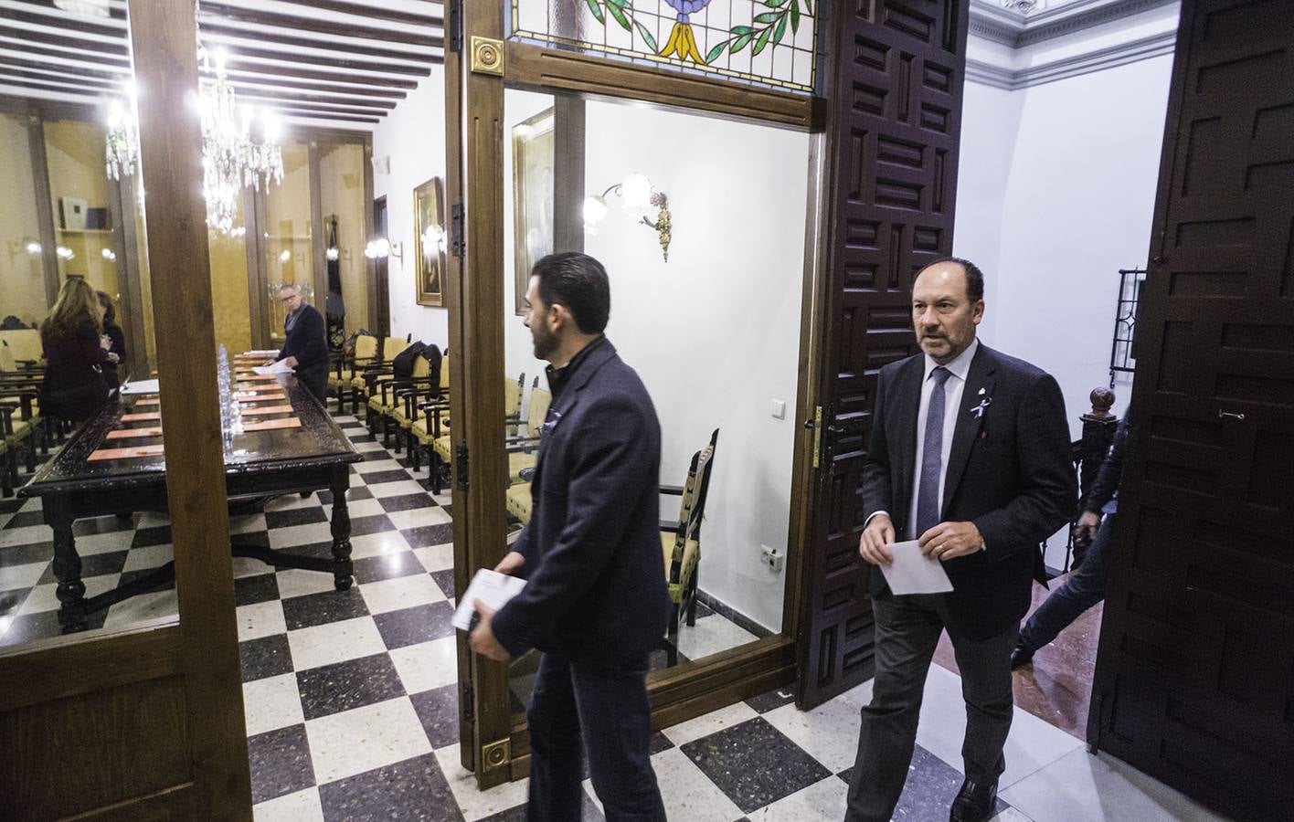 Los Moros y Cristianos de Orihuela inician el camino para lograr el Interés Turístico Nacional