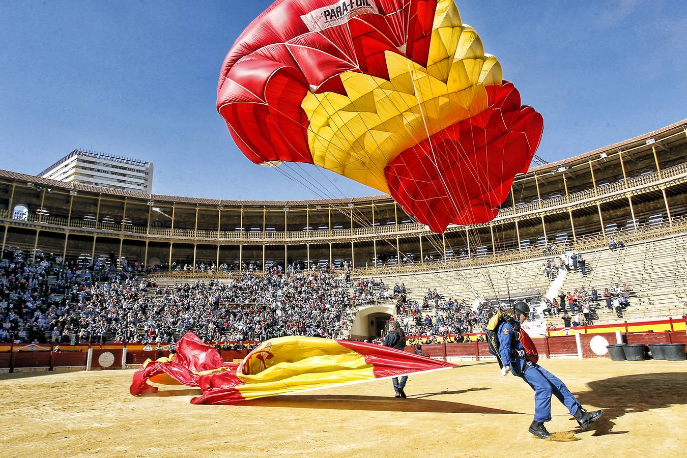 Cinco mil personas acuden a la jornada de recogida de juguetes en Alicante