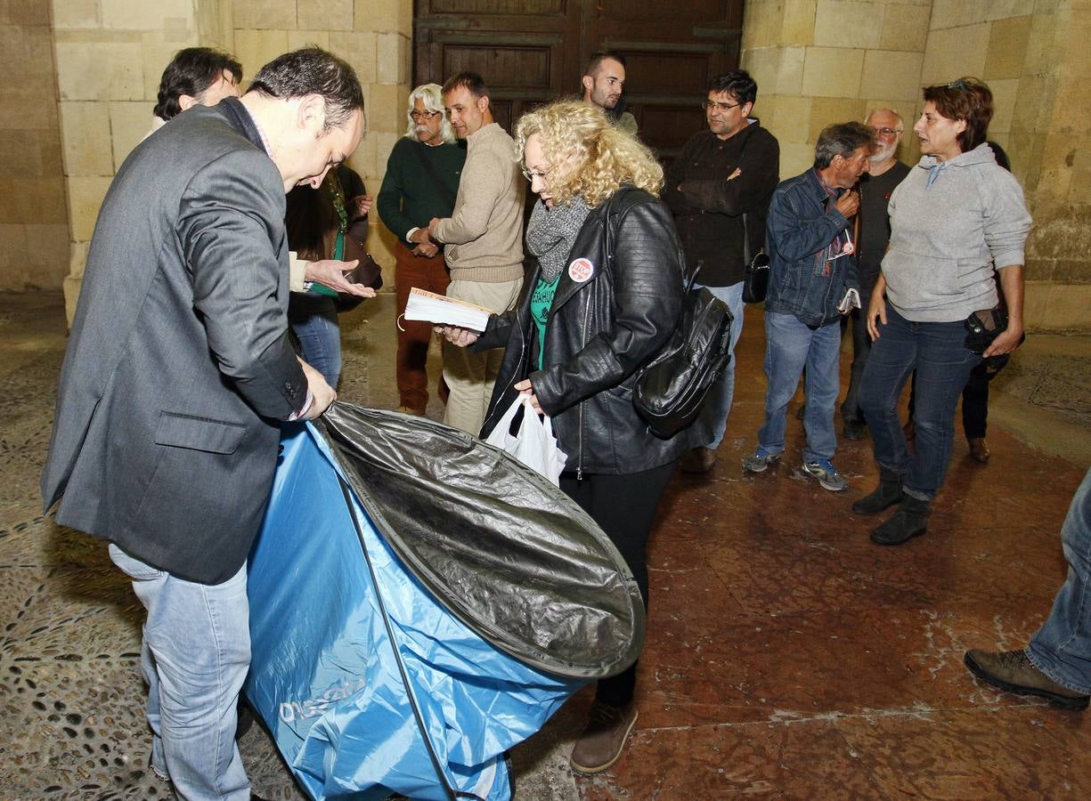 Stop Desahucios acampa en el Ayuntamiento de Alicante