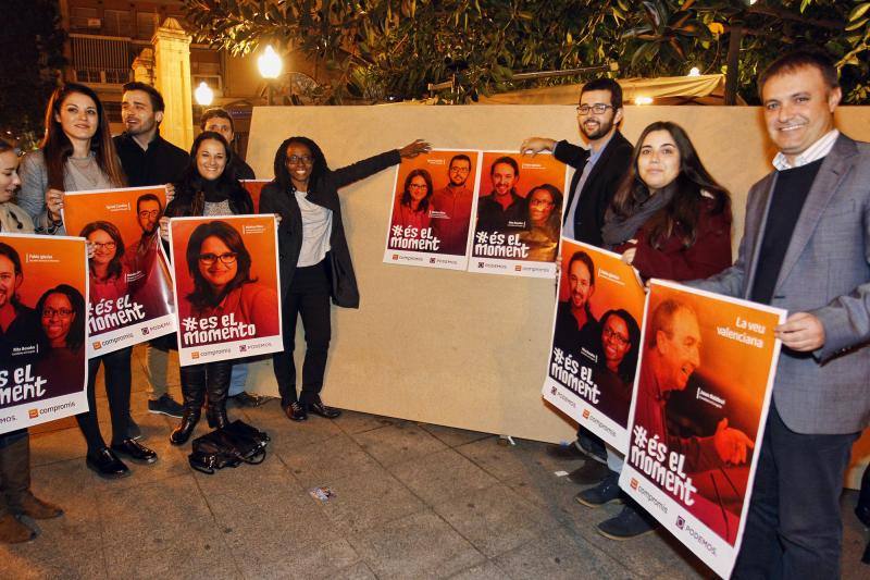 Pegada de carteles en Alicante