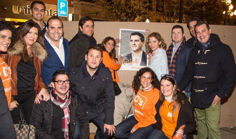 Pegada de carteles en Alicante