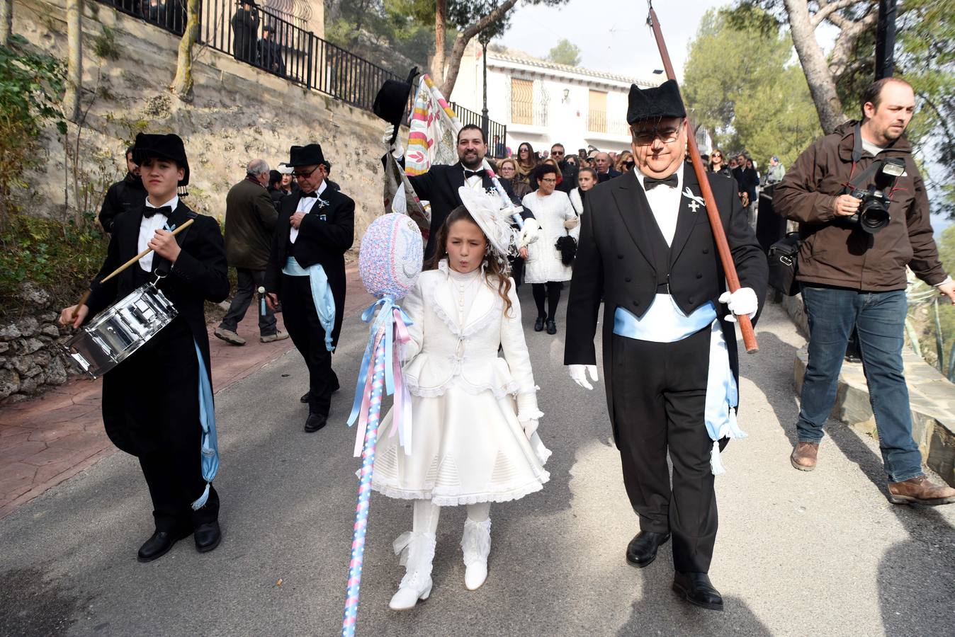 La Patrona de Yecla baja a la ciudad entre las salvas de pólvora de los arcabuces