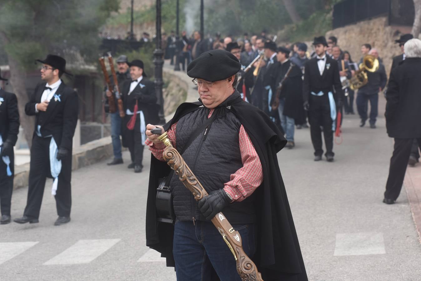 La Patrona de Yecla baja a la ciudad entre las salvas de pólvora de los arcabuces