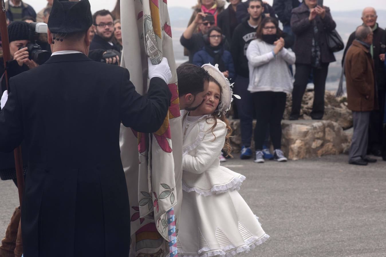 La Patrona de Yecla baja a la ciudad entre las salvas de pólvora de los arcabuces