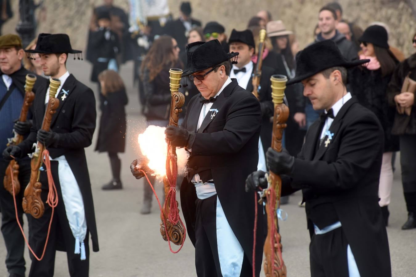 La Patrona de Yecla baja a la ciudad entre las salvas de pólvora de los arcabuces