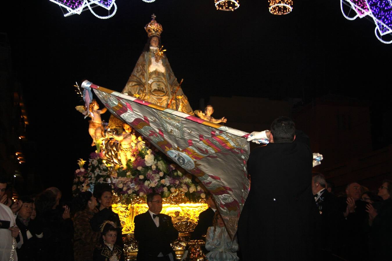 La Patrona de los yeclanos llena de fervor la ciudad