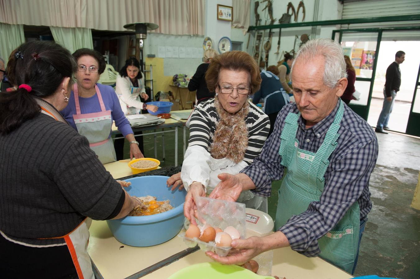 Tortas de Pascua y suspiros en la peña El Limonar