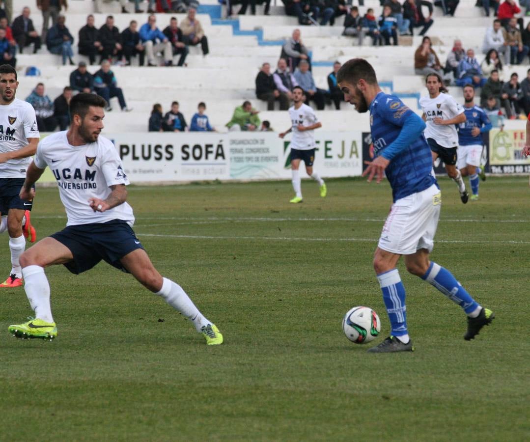El UCAM, al acecho del líder (0-3)