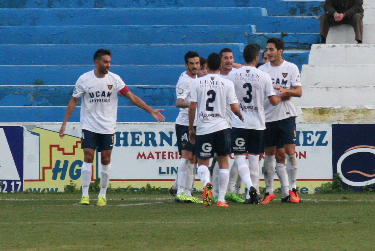 El UCAM, al acecho del líder (0-3)