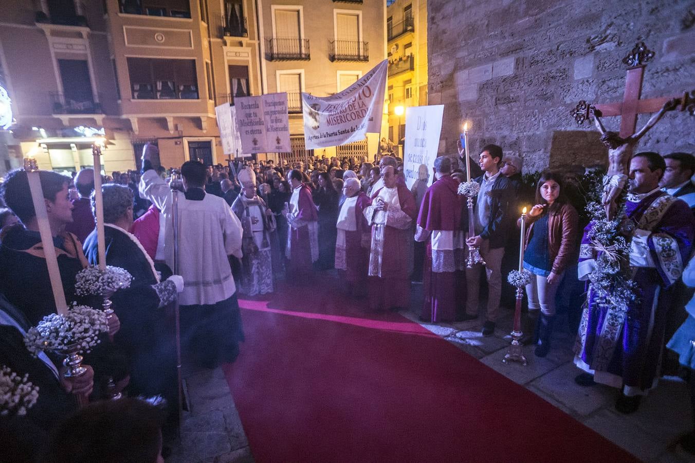 El Obispo inicia el Año Jubilar de la Catedral con la apertura de las puertas