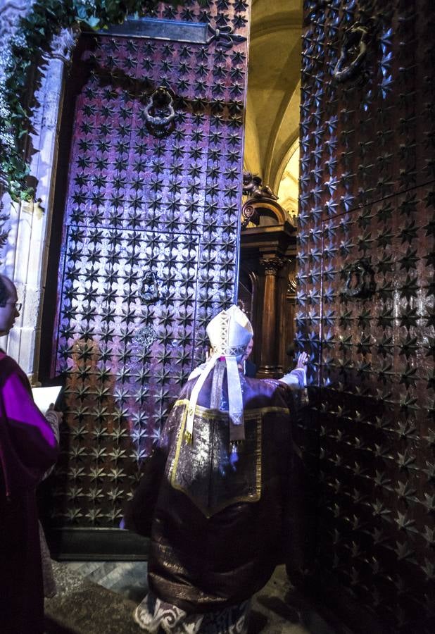 El Obispo inicia el Año Jubilar de la Catedral con la apertura de las puertas