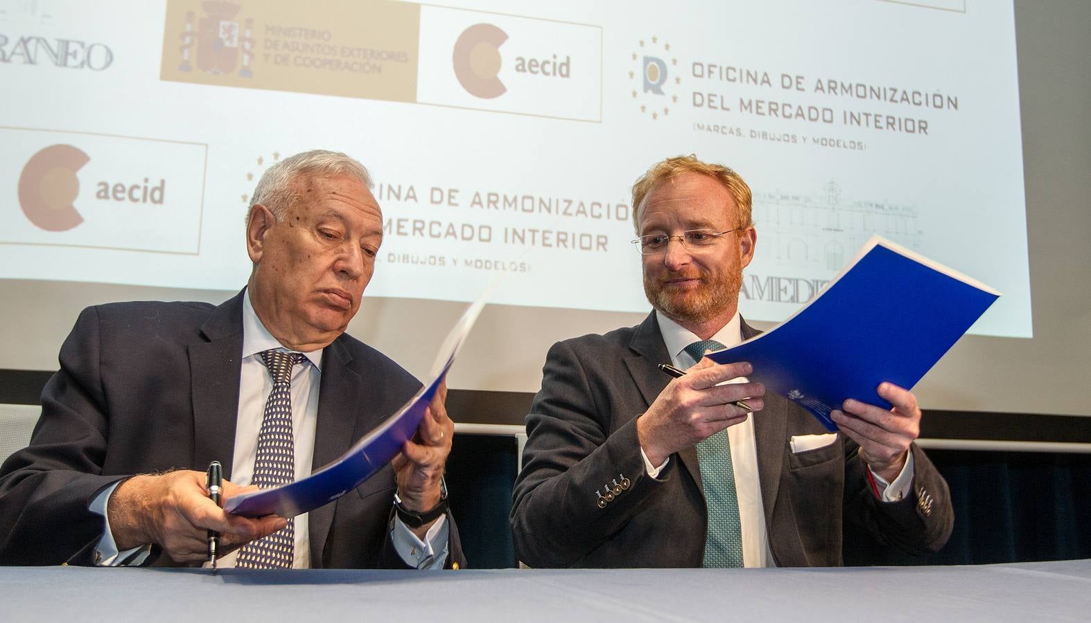 Margallo en la firma de un convenio con la Euroagencia que protege la OAMI