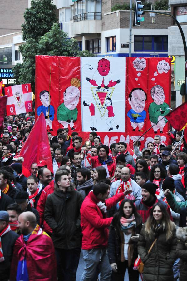 7 DE FEBRERO. Más de 5.000 murcianistas se echan a la calle para pedir respeto y apoyo para el Real Murcia.