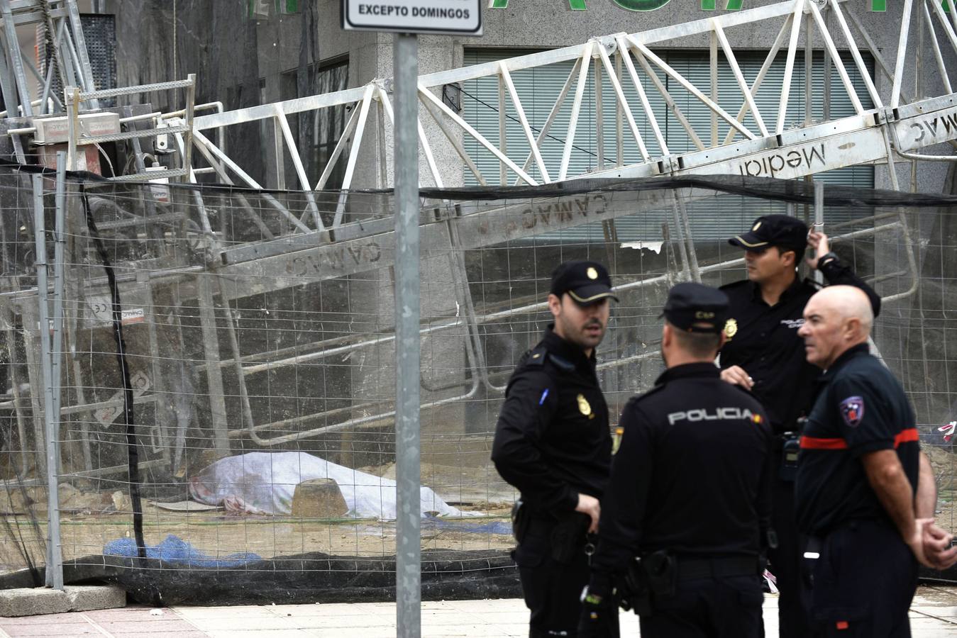 21 DE OCTUBRE. Caída mortal en Ronda Sur. Dos obreros fallecen al desplomarse el andamio de una obra.