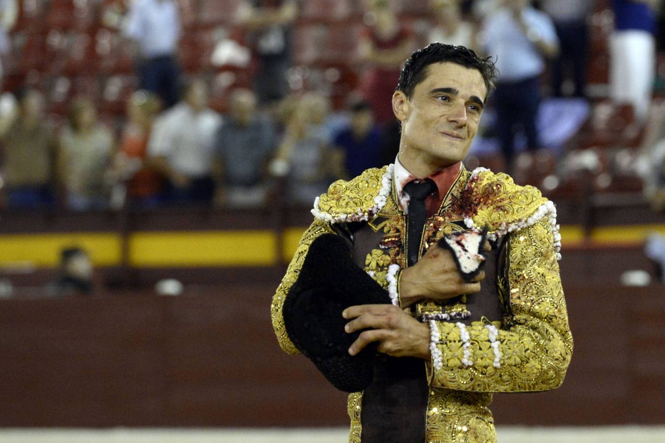 14 DE SEPTIEMBRE. Feliz alternativa de Antonio Puerta. El torero de Cehegín sale a hombros de La Condomina junto a su padrino, El Juli, por la puerta grande.