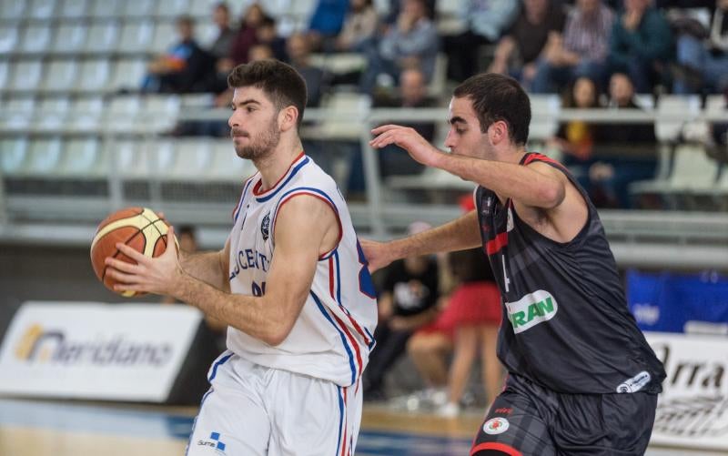 Las mejores imágenes del Lucentum-Covirán Granada (71 -65)