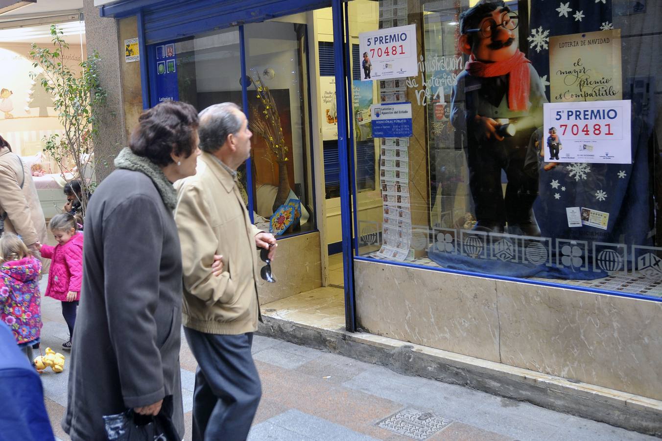 70481: Elche vende dos series de un quinto premio