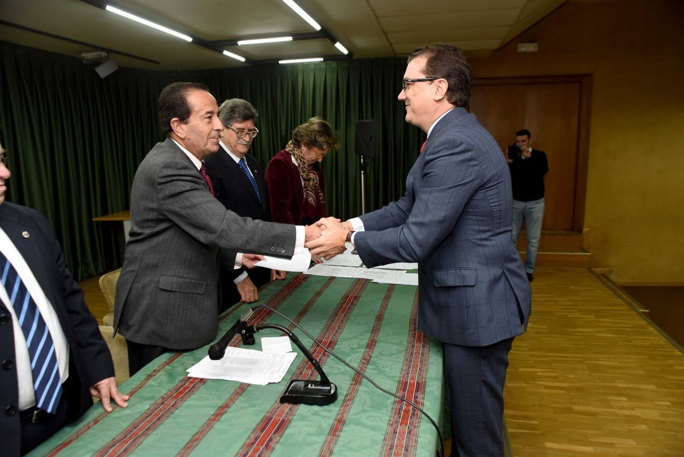 Entrega de credenciales a los diputados y senadores electos en Murcia