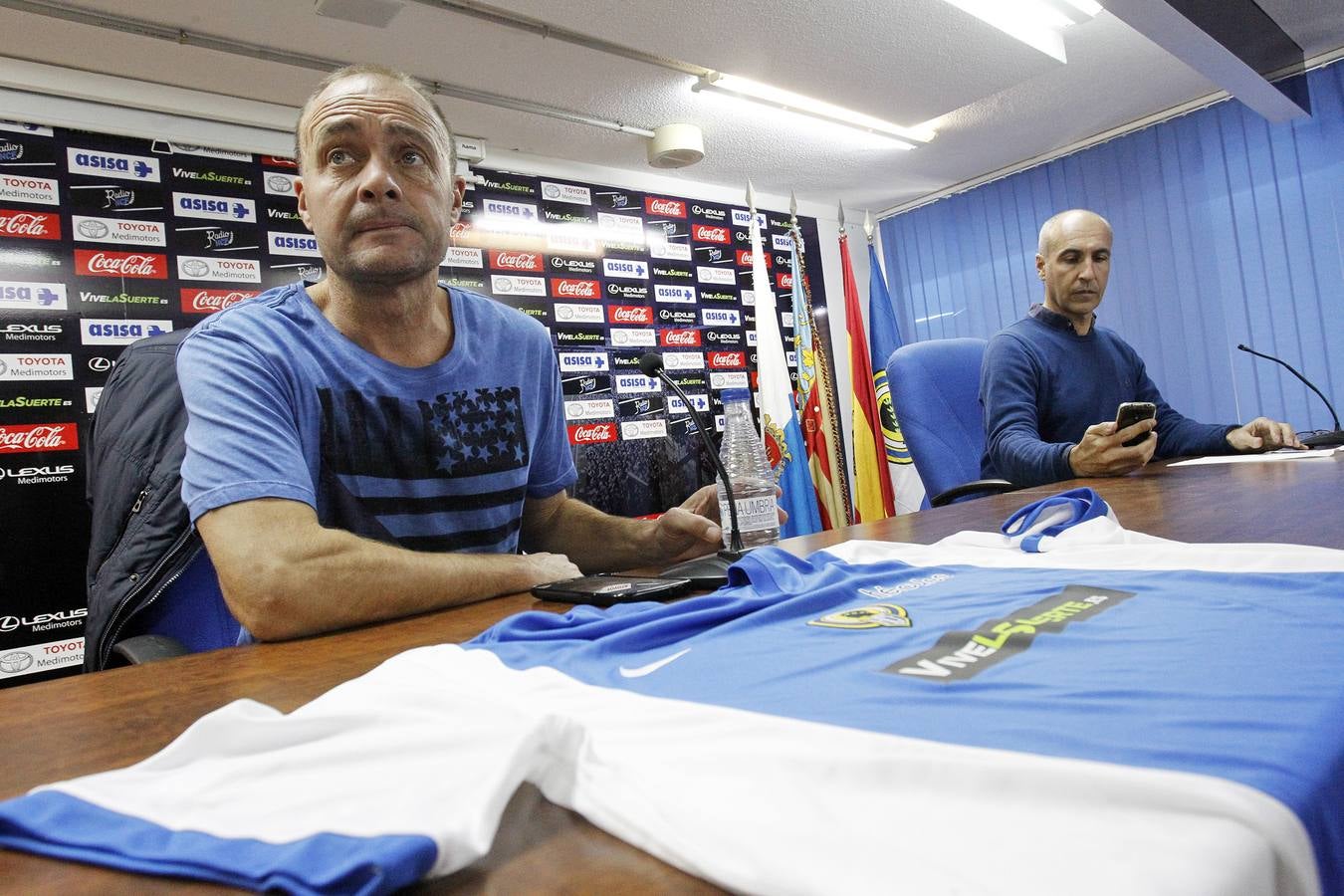 Presentación del nuevo entrenador del Hércules, Vicente Mir