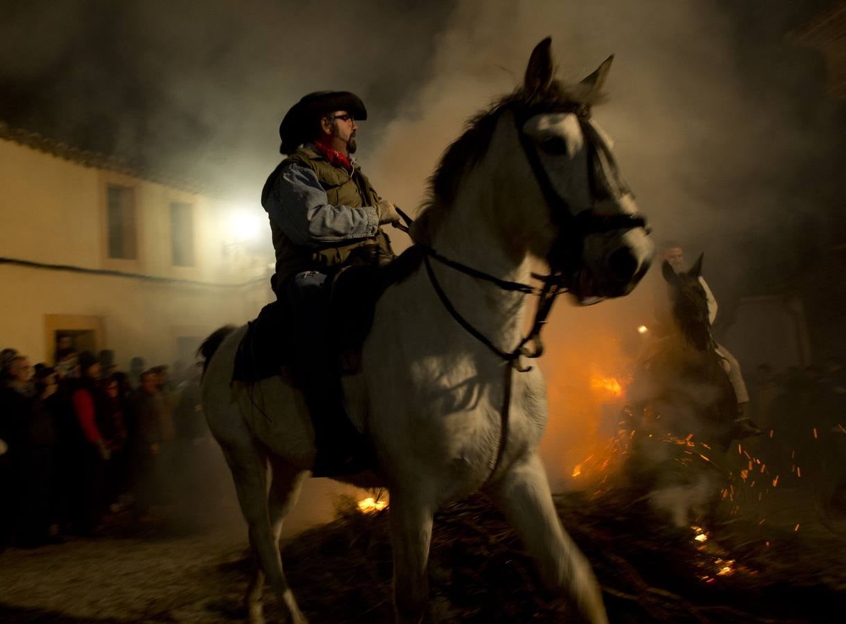 Jinetes que desafían al fuego