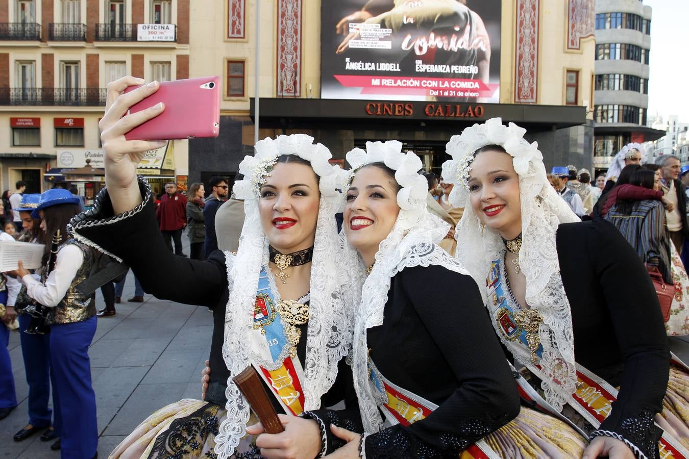 La fiesta de la provincia recorre el centro de Madrid