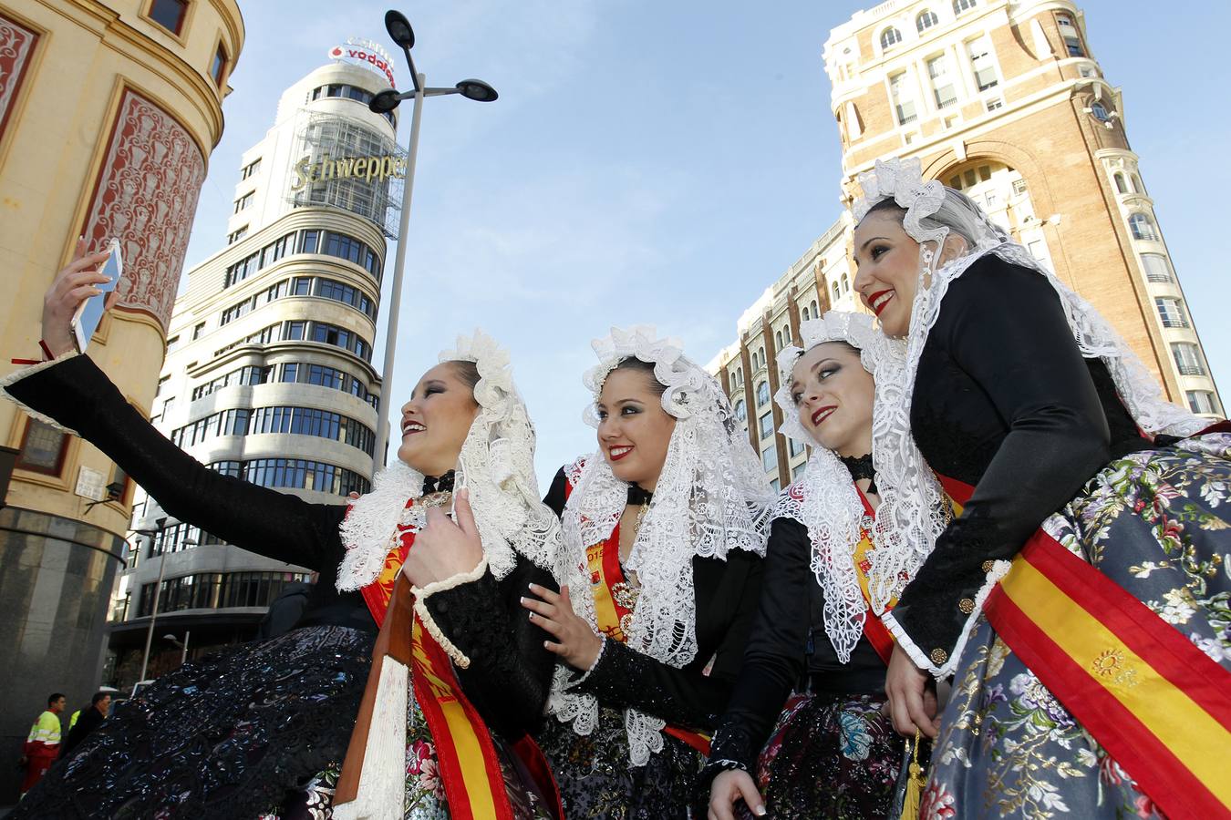 La fiesta de la provincia recorre el centro de Madrid