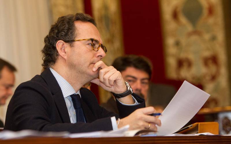 El tripartito saca a pasear Imelsa para atacar a un PP más combativo en el Pleno