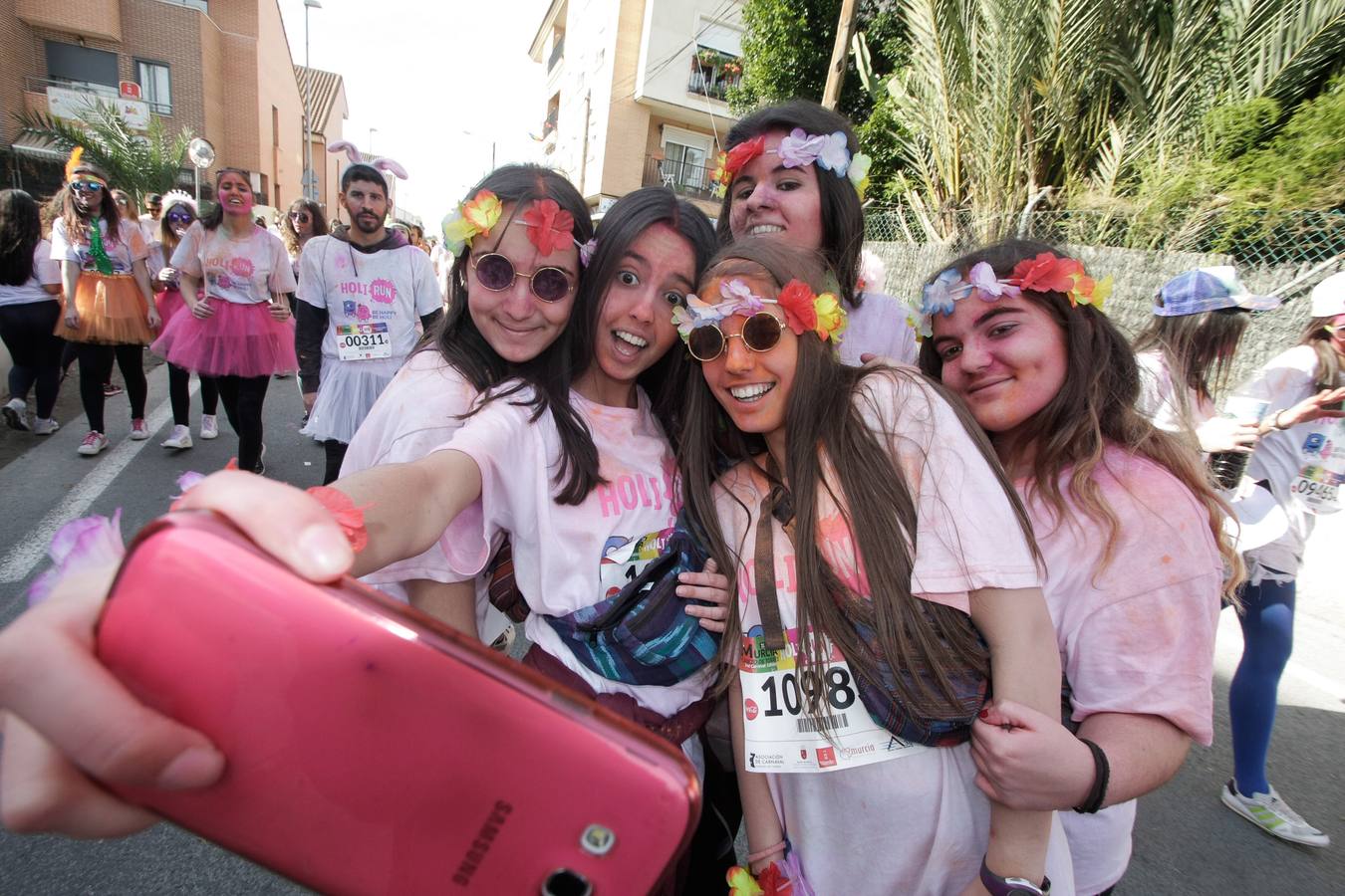La &#039;Holi Run&#039; llena las calles de color