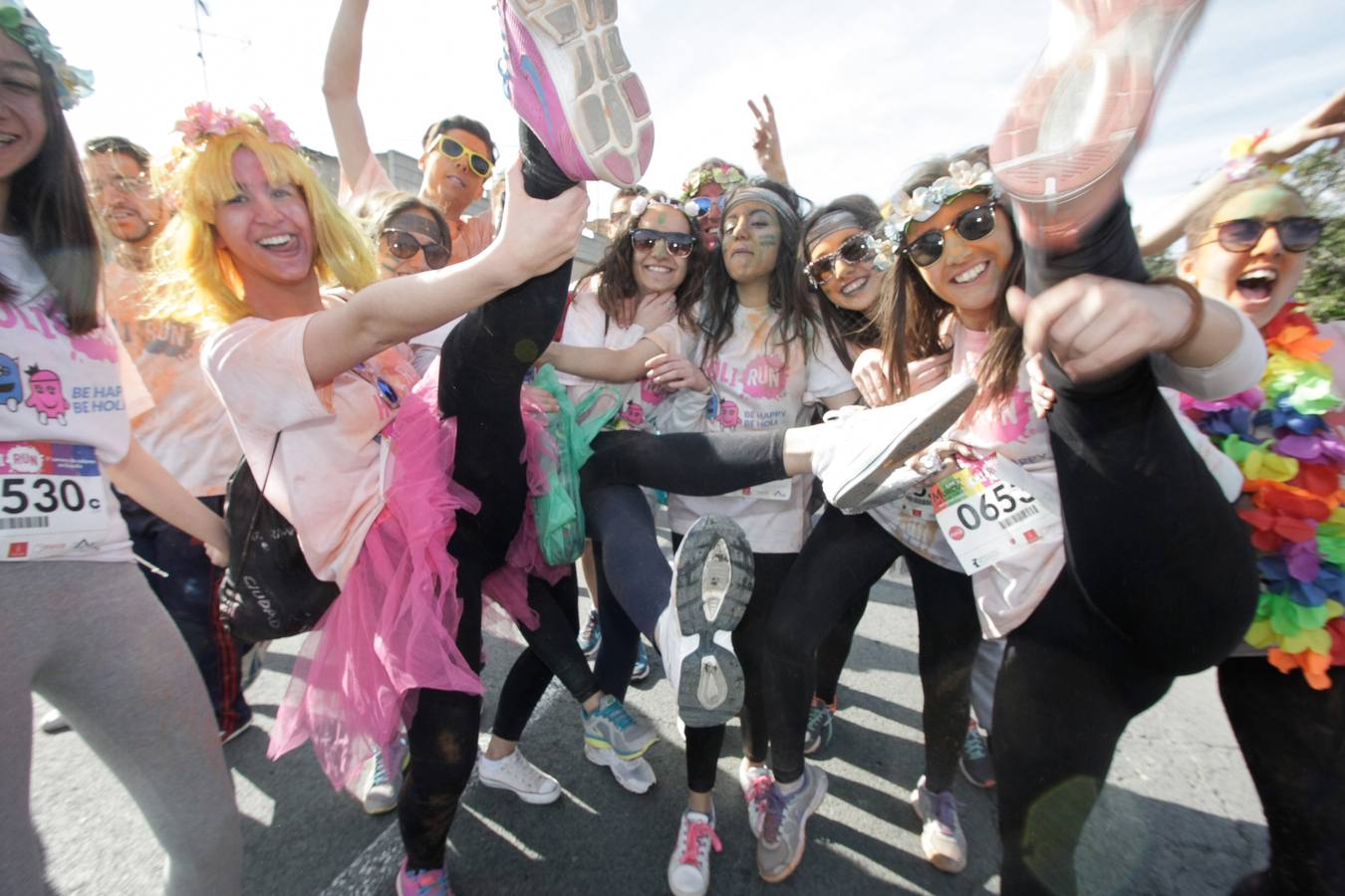 La &#039;Holi Run&#039; llena las calles de color