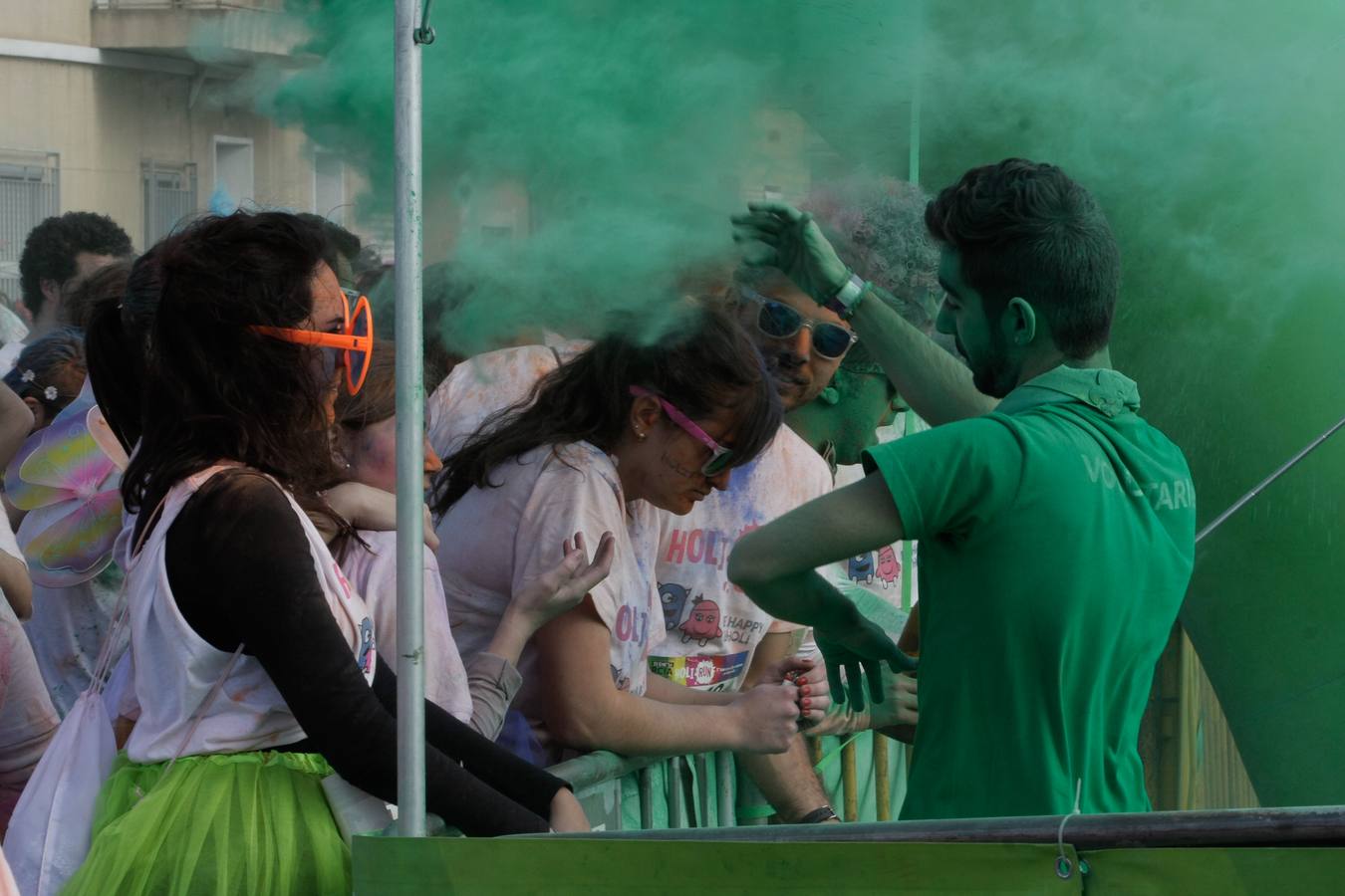 La &#039;Holi Run&#039; llena las calles de color