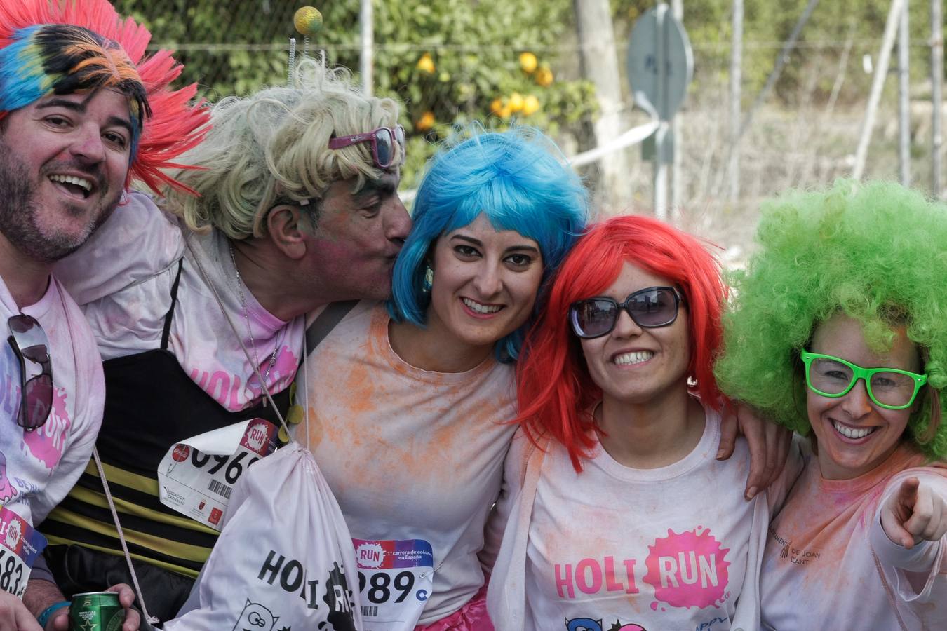 La &#039;Holi Run&#039; llena las calles de color