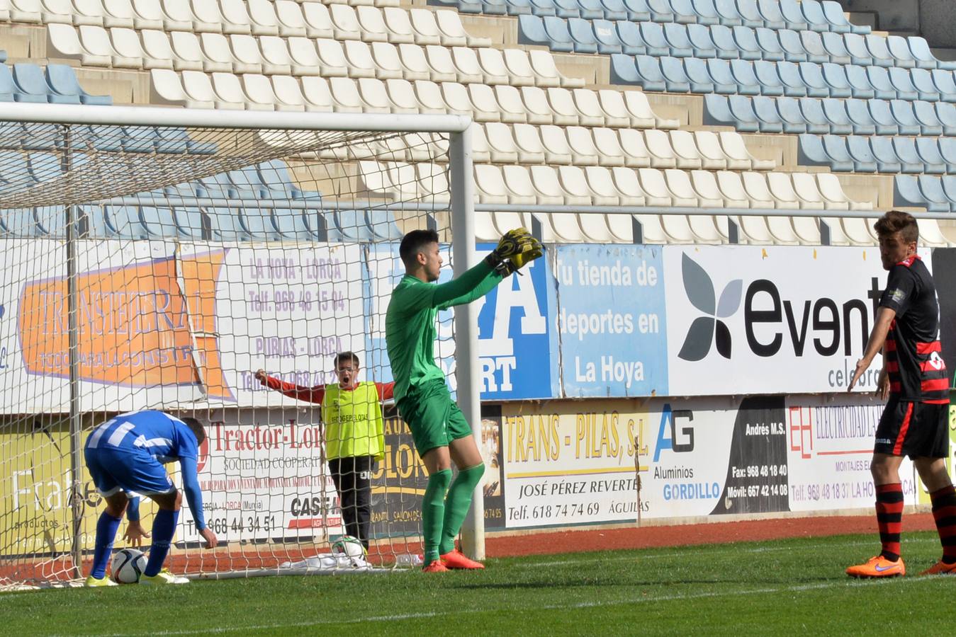 Las imágenes de la goleada de La Hoya al Melilla (6-1)