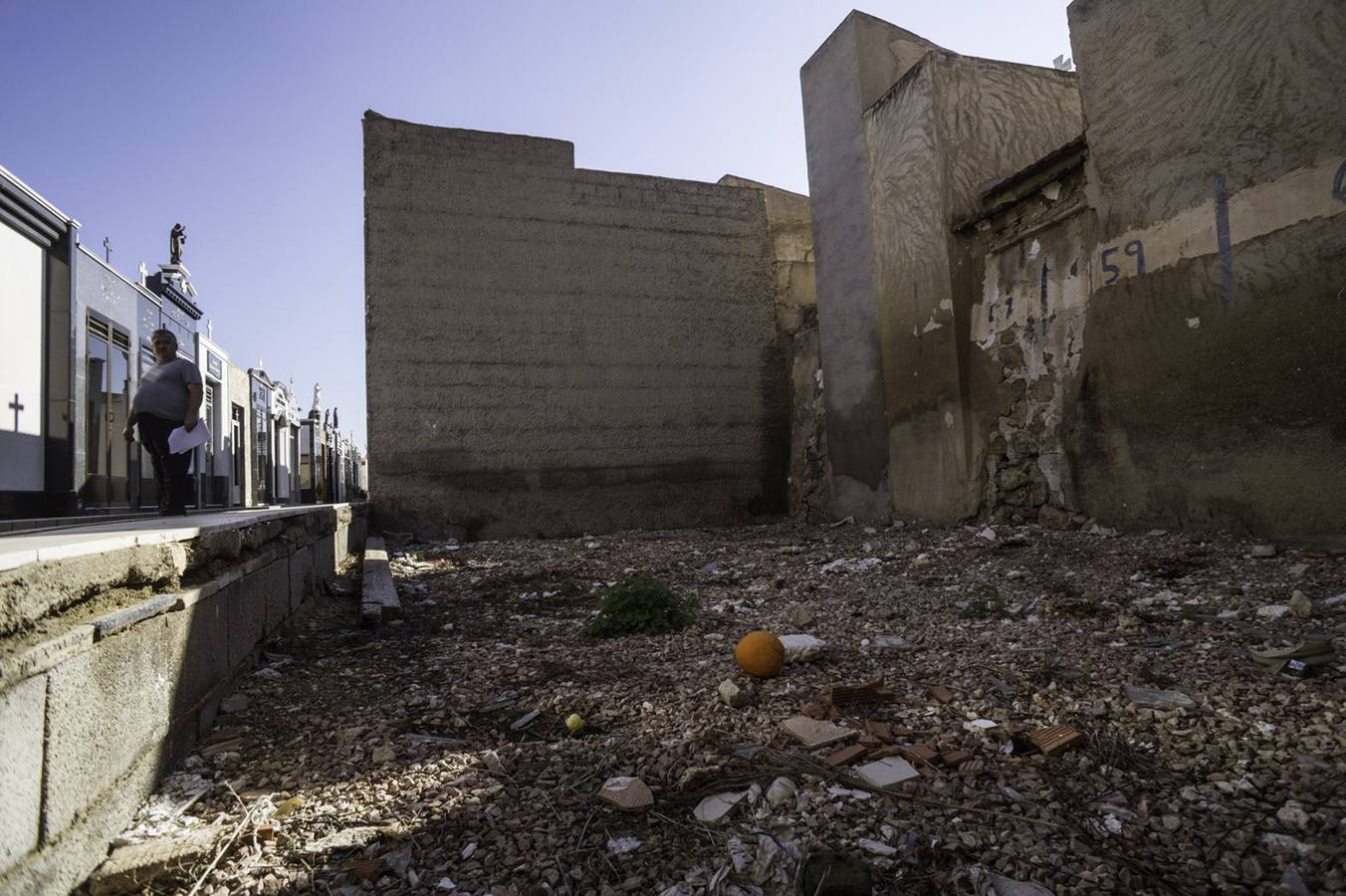 El tripartito expropiará aquellas parcelas del cementerio que no se obren este año