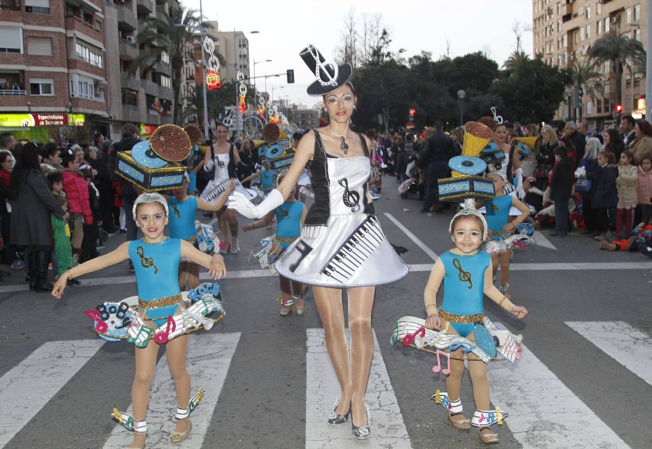 El Carnaval gana al frío de calle en Cartagena