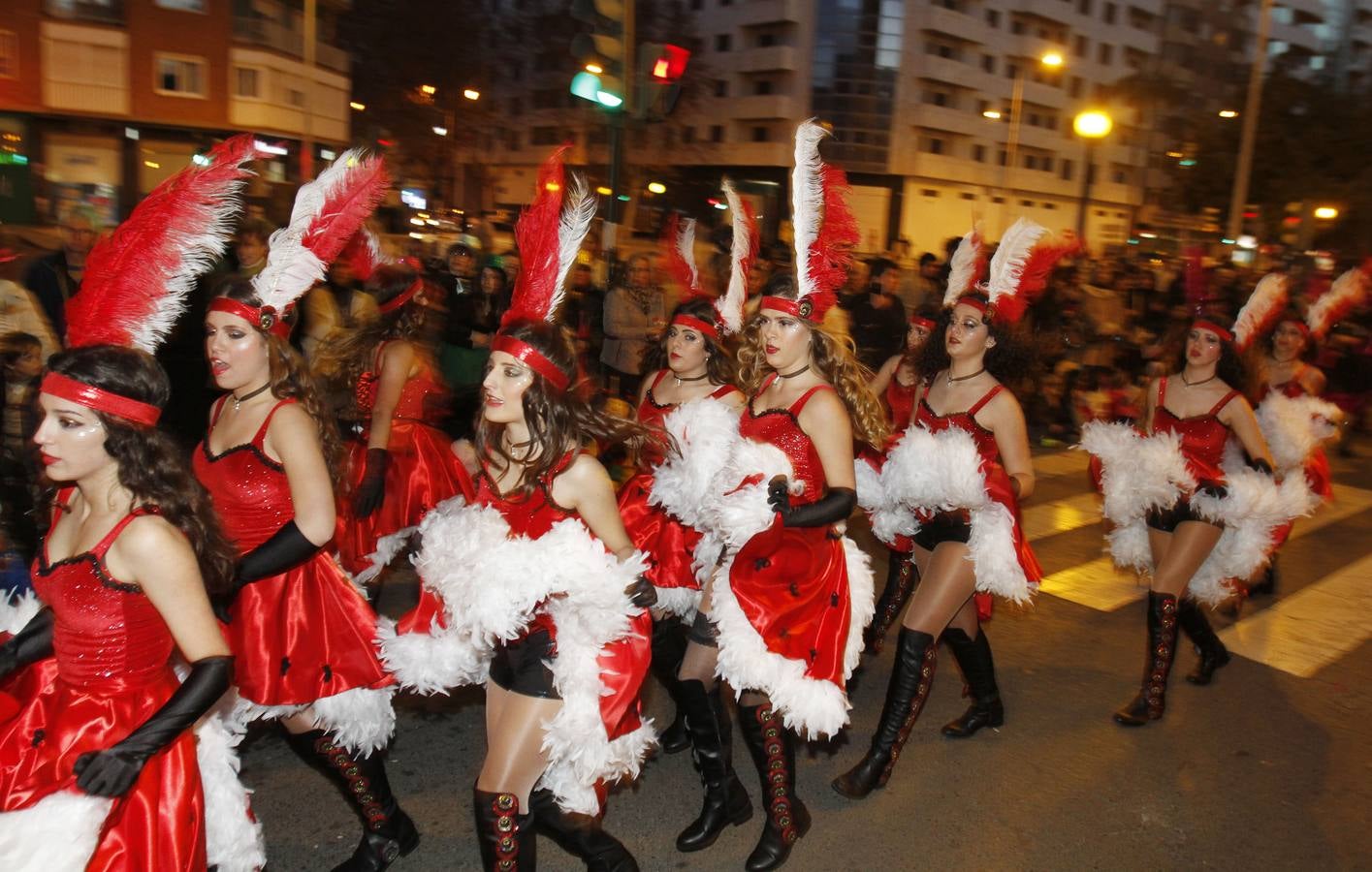 El Carnaval gana al frío de calle en Cartagena